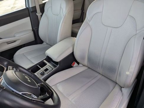 Used 2023 Kia Sorento EX image 15