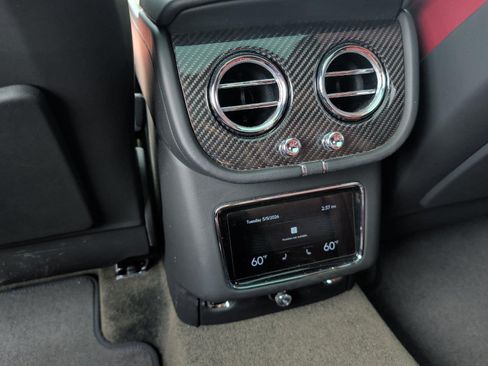 Used 2022 Bentley Bentayga AWD/4WD image 40