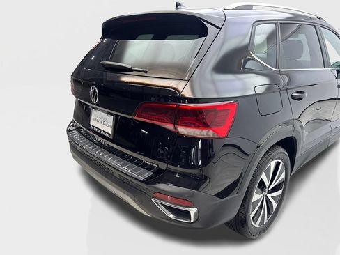 Used 2023 Volkswagen Taos SE AWD/4WD image 17
