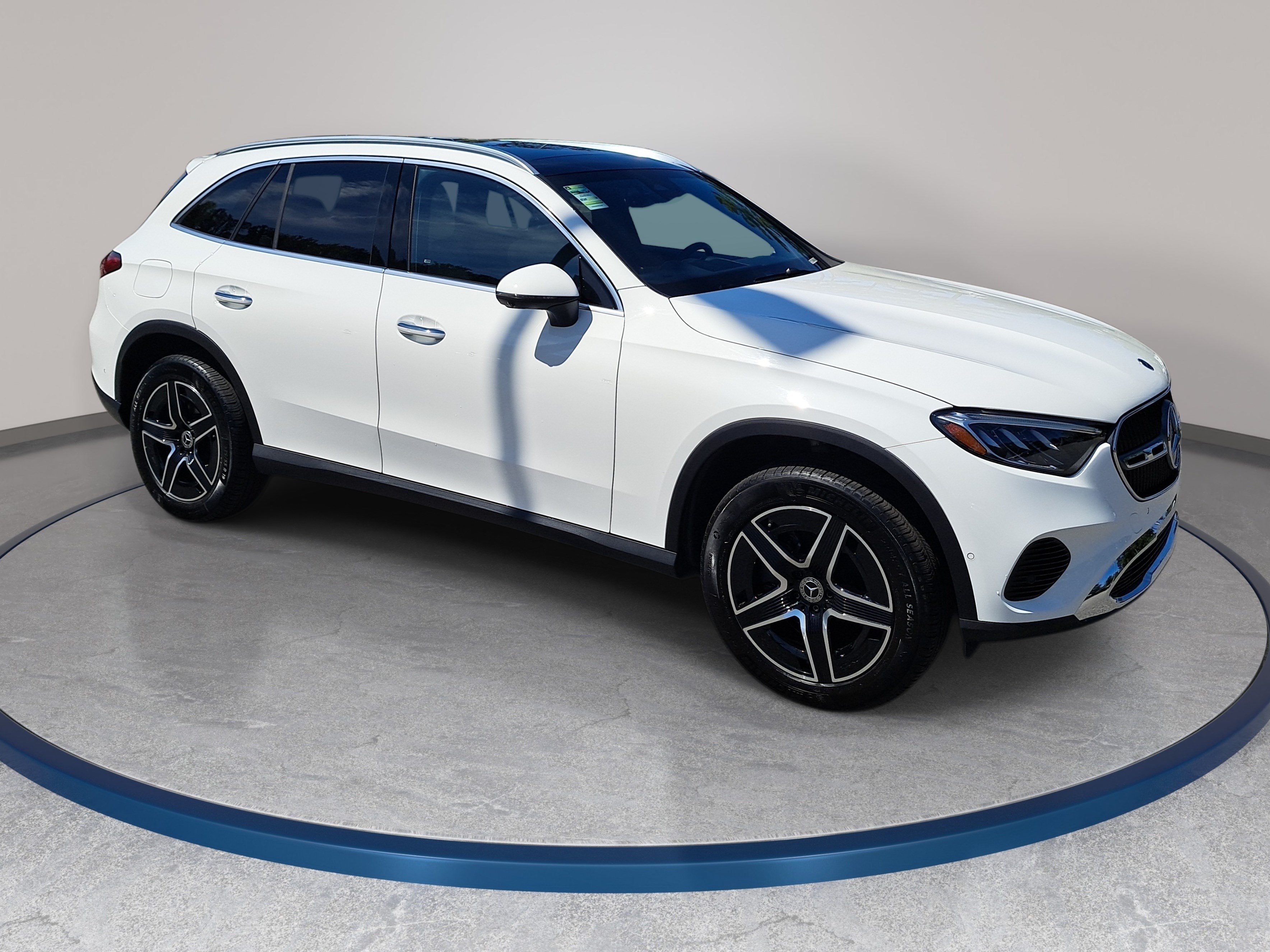 Used 2026 Mercedes-Benz GLC 300 4MATIC image 4