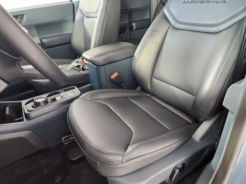 New 2026 Ford Maverick Lariat w/ Black Appearance Package image 13