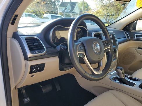 Used 2019 Jeep Grand Cherokee Laredo image 14
