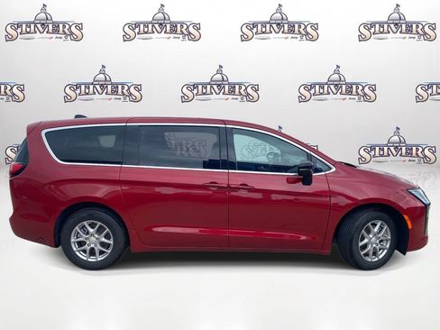 New 2027 Chrysler Pacifica Select FWD image 7