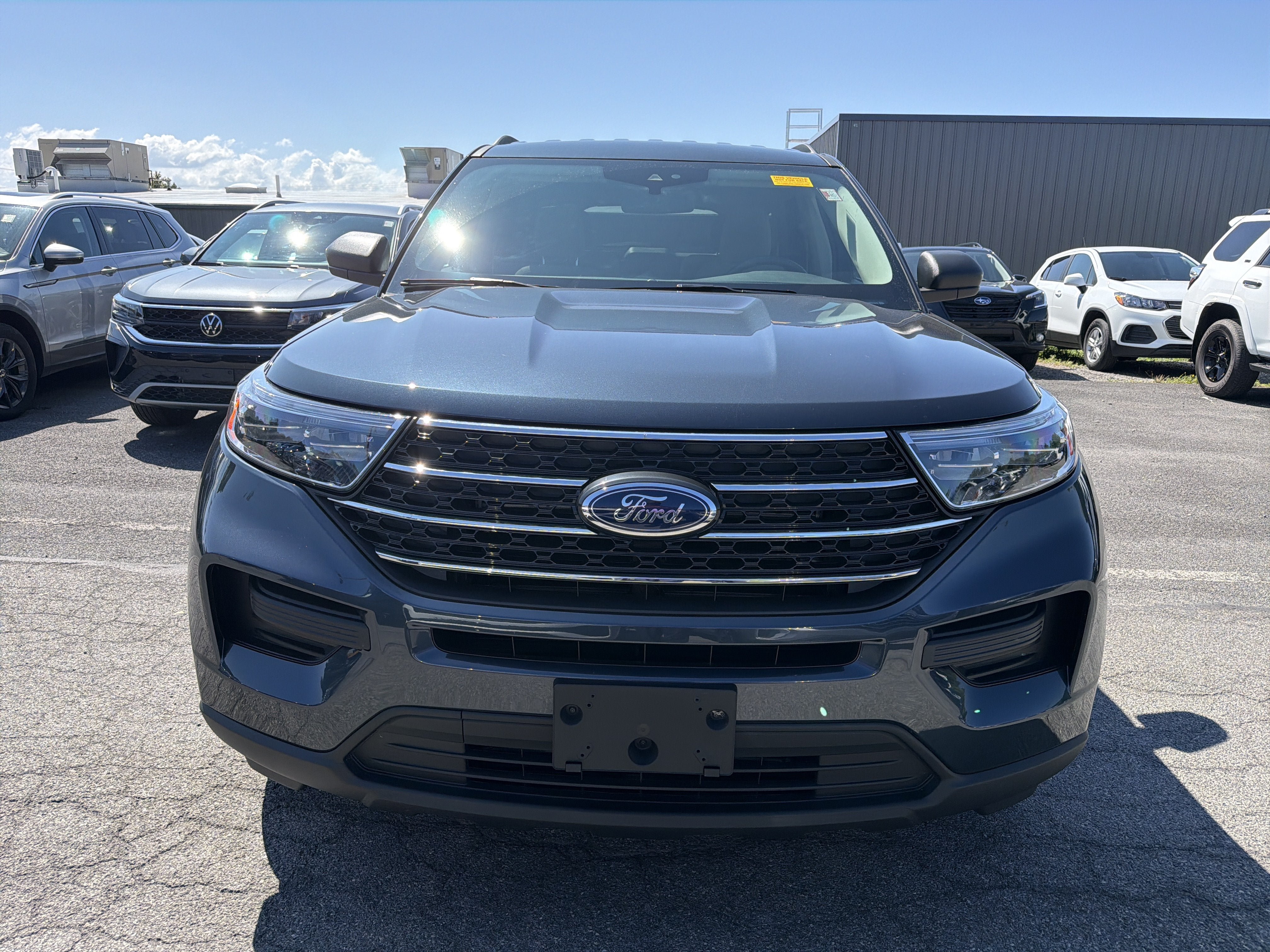 Used 2023 Ford Explorer XLT AWD/4WD image 3