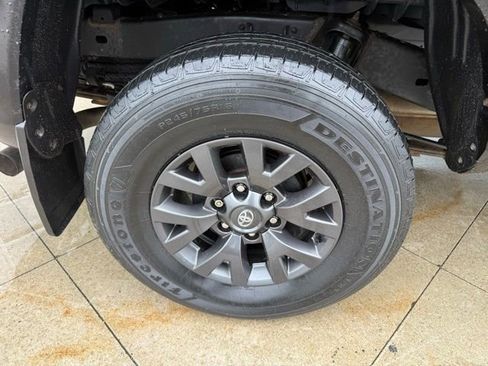 Used 2021 Toyota Tacoma SR5 AWD/4WD image 10