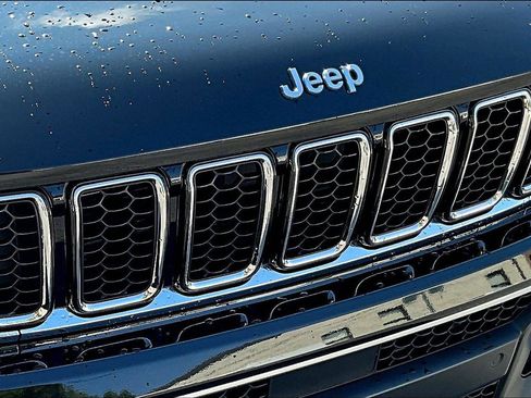 Used 2024 Jeep Grand Cherokee Overland w/ Luxury Tech Group IV image 29