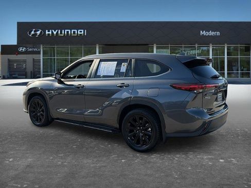 Used 2023 Toyota Highlander XLE AWD/4WD image 5