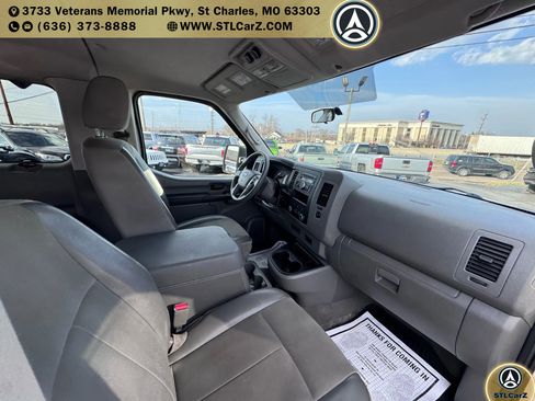 Used 2017 Nissan NV 3500 SV image 16