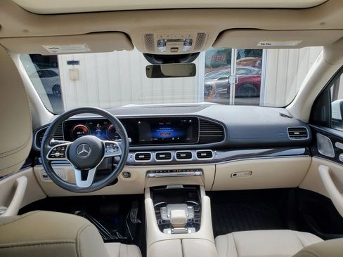 Used 2022 Mercedes-Benz GLS 450 4MATIC image 2
