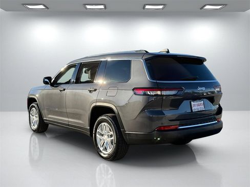 Used 2023 Jeep Grand Cherokee L Laredo image 3
