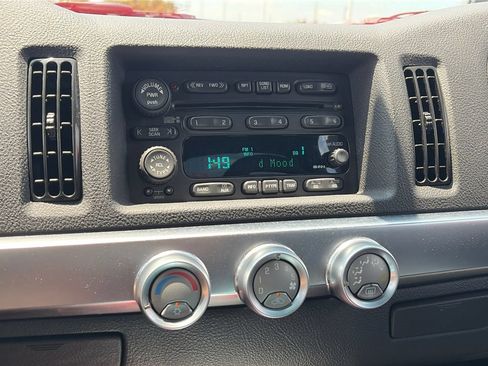 Used 2004 Chevrolet SSR w/ Preferred Equipment Group RWD image 20