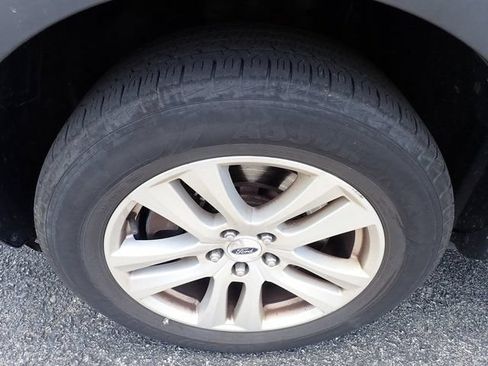 Used 2018 Ford Explorer XLT w/ Equipment Group 202A AWD/4WD image 10
