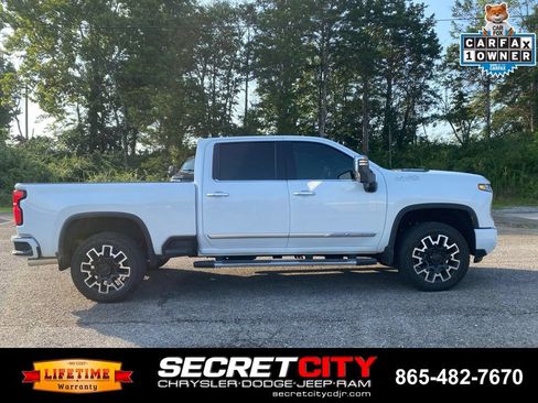 Used 2026 Chevrolet Silverado 2500 High Country w/ High Country Premium Package AWD/4WD image 4