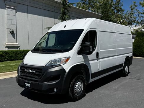 Used 2025 RAM ProMaster 2500 w/ Convenience Group image 3