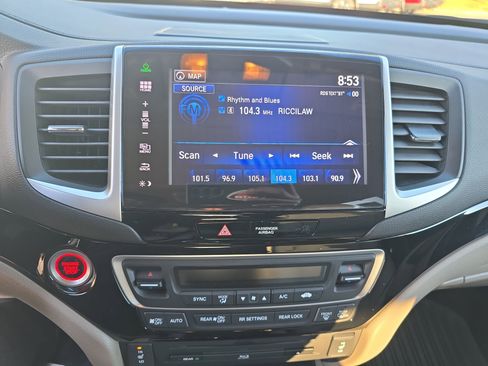 Used 2016 Honda Pilot Touring image 19