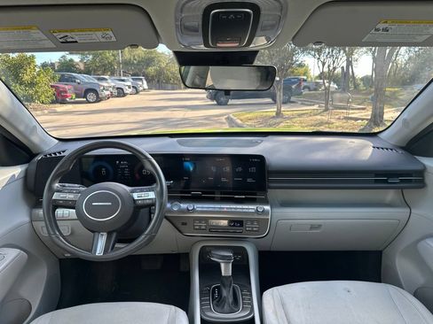 Used 2025 Hyundai Kona SEL FWD image 12
