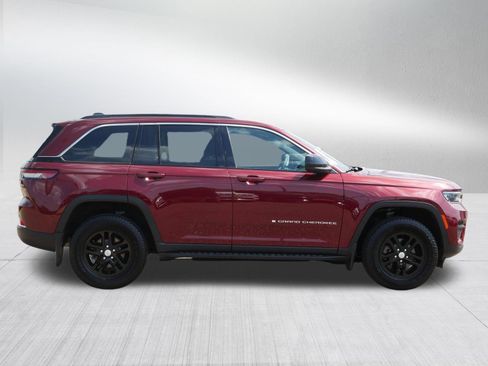 Used 2025 Jeep Grand Cherokee Laredo w/ Luxury Tech Group I AWD/4WD image 8
