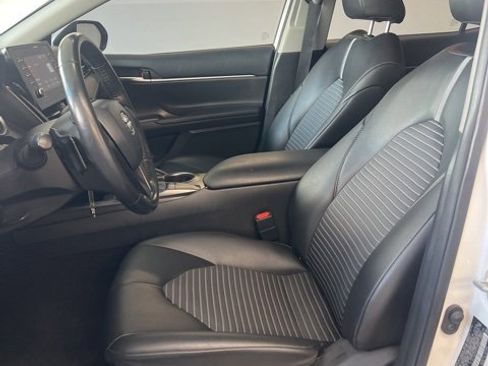 Used 2023 Toyota Camry SE image 12