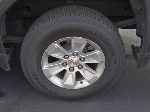 Used 2022 GMC Sierra 1500 SLE image 5