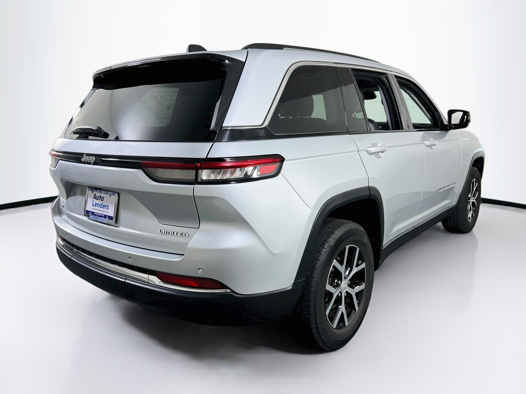 Used 2023 Jeep Grand Cherokee Limited AWD/4WD image 5