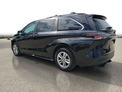 Used 2023 Toyota Sienna XLE Woodland Edition AWD/4WD image 3