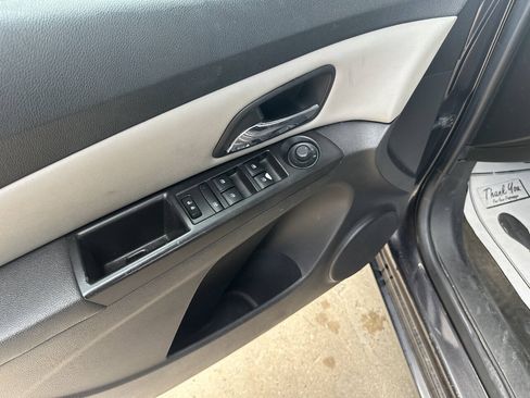 Used 2015 Chevrolet Cruze LT FWD image 12