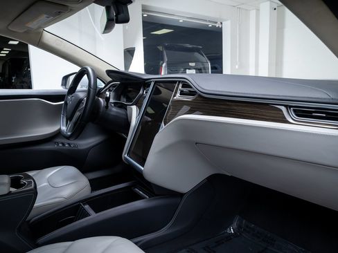 Used 2014 Tesla Model S 85 RWD image 23