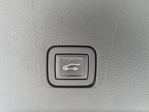 Used 2023 Chevrolet Traverse LT w/ LT Premium Package AWD/4WD image 14