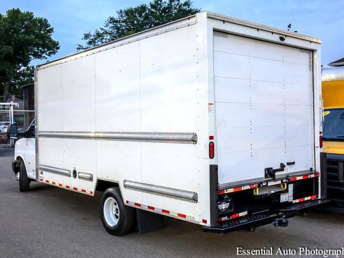 Used 2021 GMC Savana 3500 Extended w/ Power Convenience Package image 5