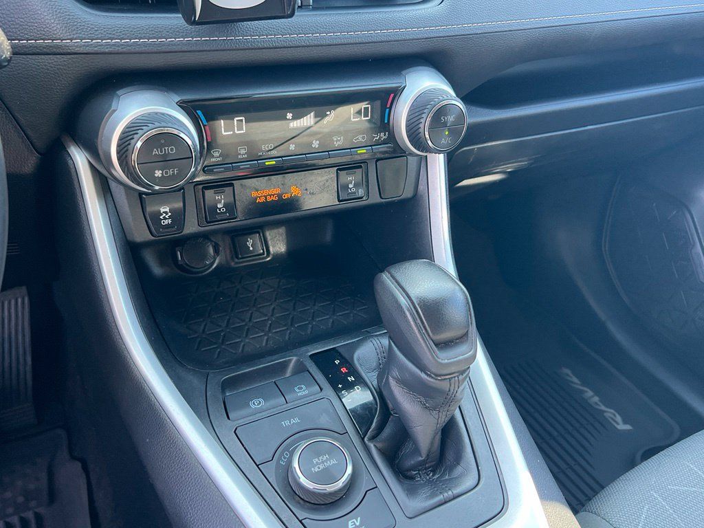 Used 2020 Toyota RAV4 XLE w/ Convenience Package AWD/4WD image 21