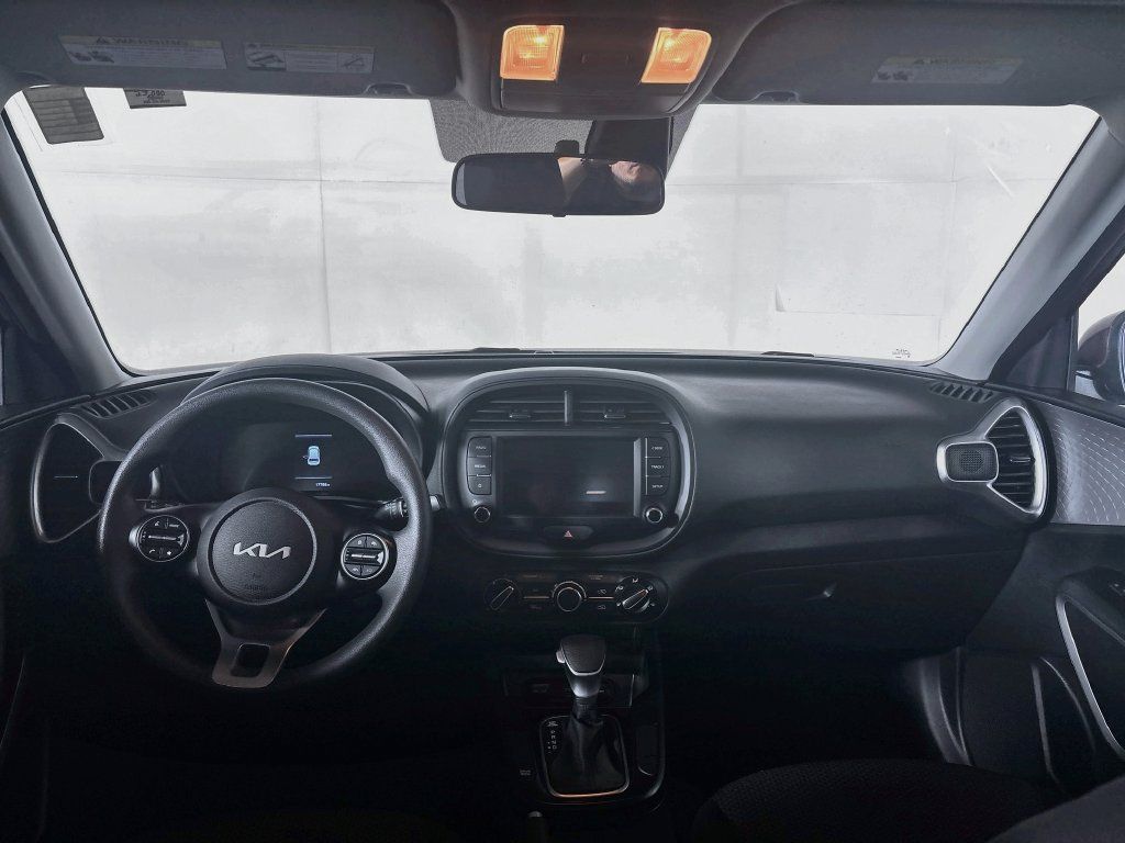 Used 2025 Kia Soul LX FWD image 12