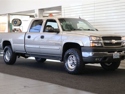 Used 2003 Chevrolet Silverado 2500 LT w/ Skid Plate Package AWD/4WD image 2