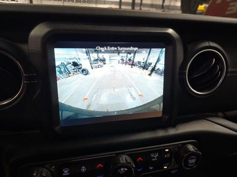 Used 2023 Jeep Wrangler Unlimited Sahara w/ Cold Weather Group image 16