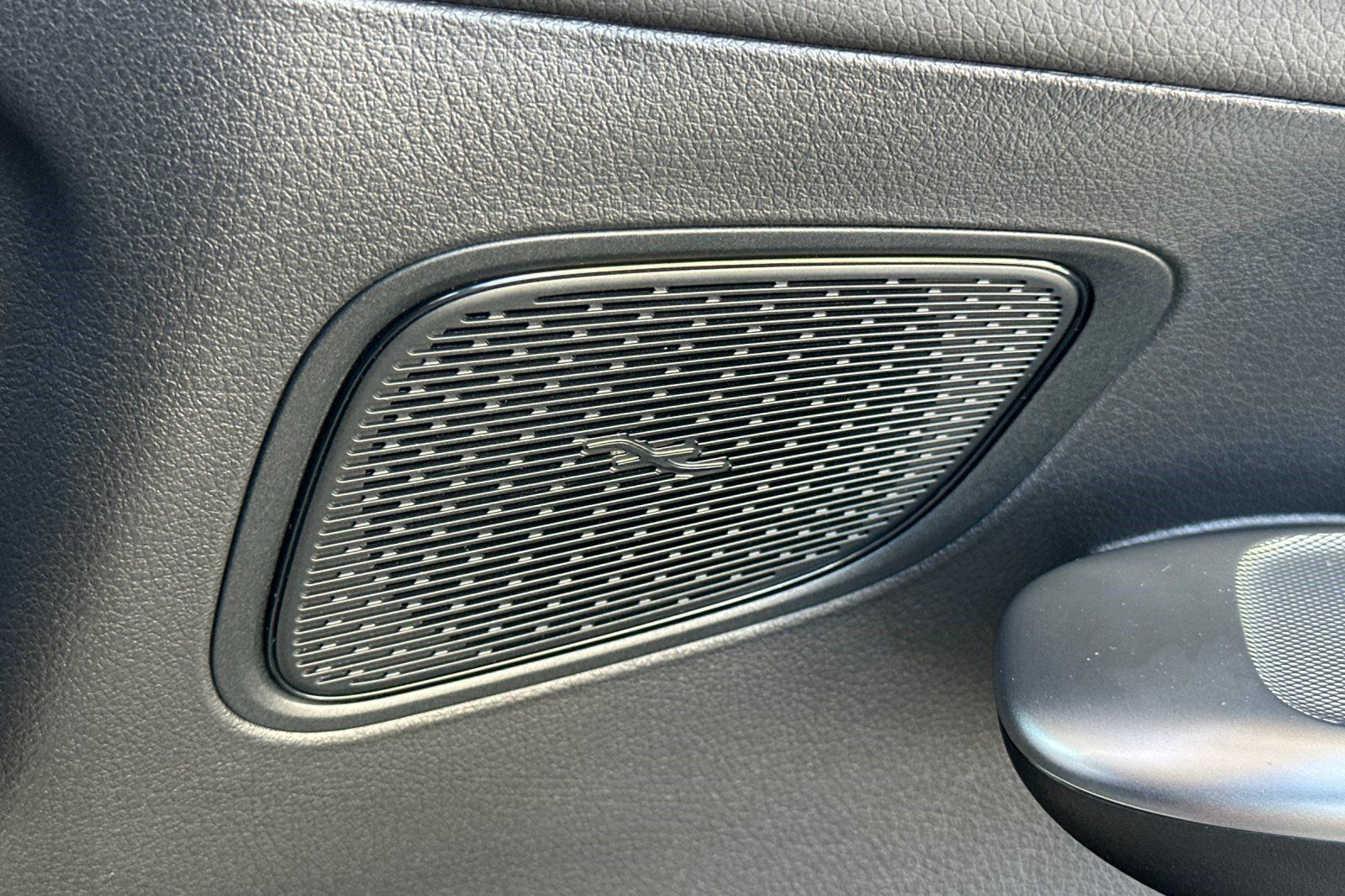 Certified 2025 Mercedes-Benz GLC 350e 4MATIC image 33