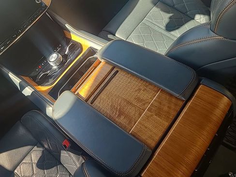 Used 2022 Jeep Grand Wagoneer Series III w/ Rear Seat Video Group 1 AWD/4WD image 17