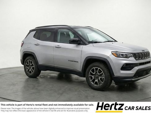 Used 2025 Jeep Compass Trailhawk image 1