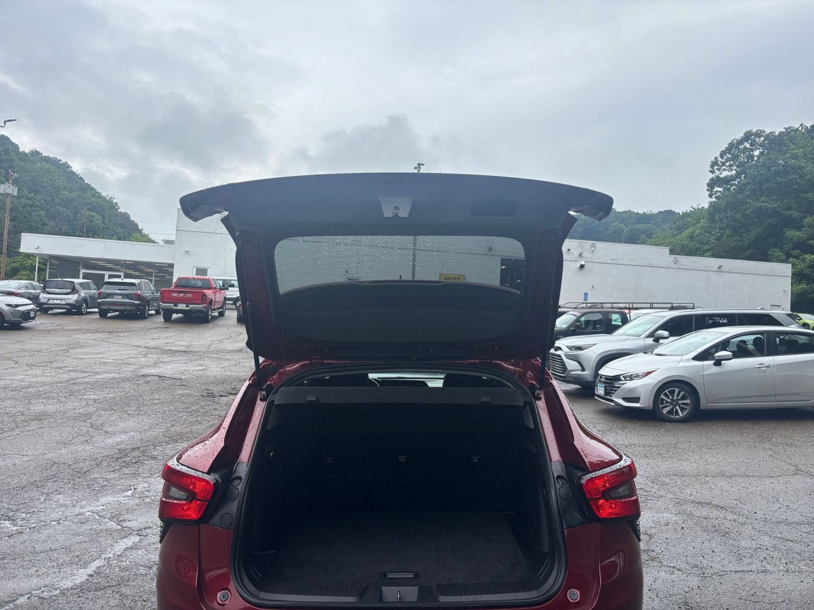 Used 2025 Chevrolet Trax LT w/ LT Convenience Package FWD image 29