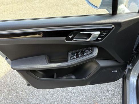 Certified 2024 Porsche Macan image 22