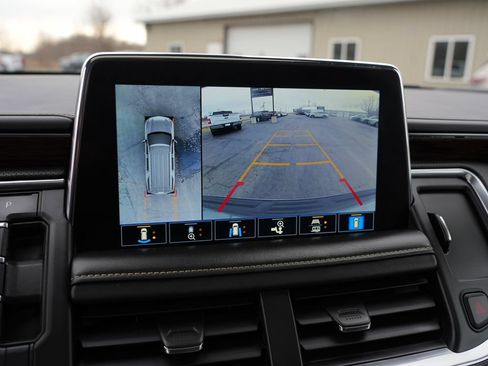 Used 2021 Chevrolet Suburban Premier w/ Premium Package AWD/4WD image 28