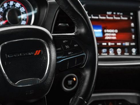 Used 2015 Dodge Challenger SXT image 15