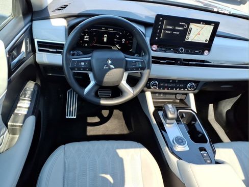 Used 2025 Mitsubishi Outlander SEL AWD/4WD image 19