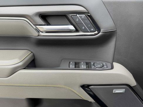 Used 2024 Chevrolet Silverado 1500 ZR2 w/ Technology Package image 21