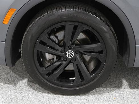 Certified 2023 Volkswagen Tiguan SE R-Line image 22