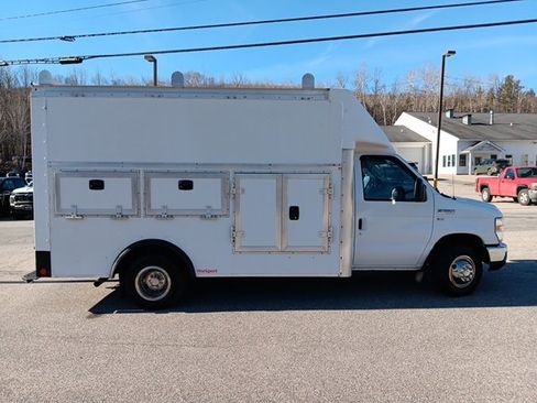 Used 2017 Ford E-350 and Econoline 350 Super Duty image 23