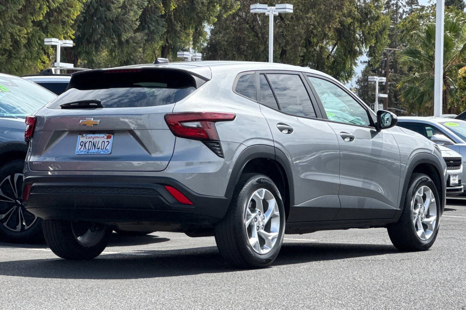 Used 2024 Chevrolet Trax LS w/ LS Convenience Package FWD image 5