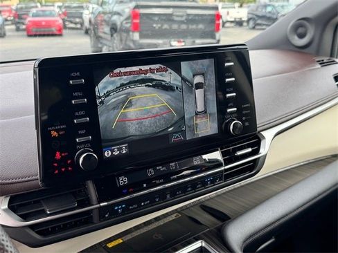 Used 2023 Toyota Sienna Platinum image 24