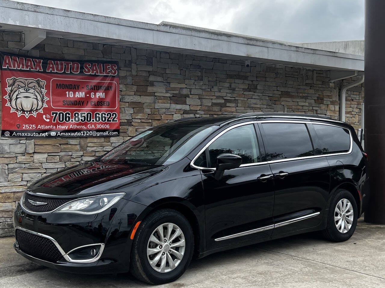 Used 2017 Chrysler Pacifica Touring-L FWD image 2