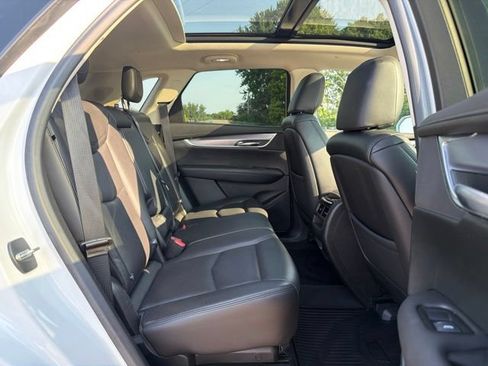 Used 2018 Cadillac XT5 Premium Luxury w/ Driver Assist Package AWD/4WD image 12