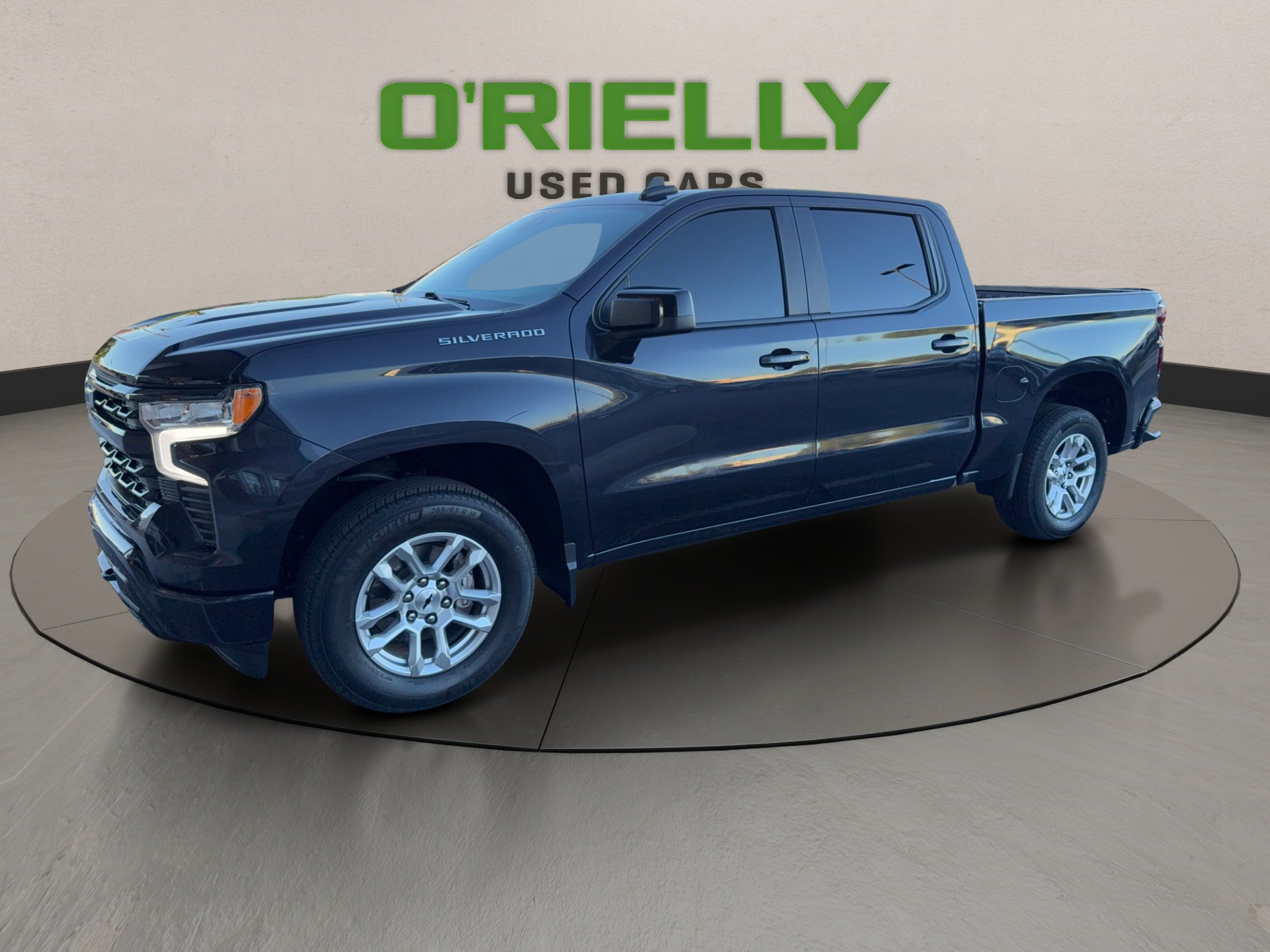 Used 2024 Chevrolet Silverado 1500 RST RWD image 2