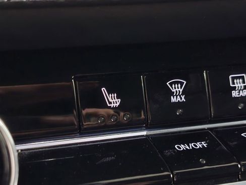 Used 2025 Chevrolet Equinox LT FWD image 17